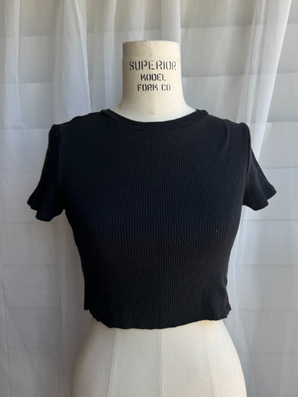 ribbed black crop top